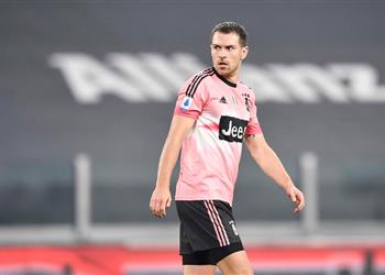 تقارير إيطالية تكشف سبب عدم مشاركة رامسي في مباراة يوفنتوس وبرشلونة