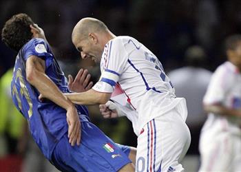 هوملز نطحة زيدان في نهائي كأس العالم ختام سلبي لا يستحق المدح