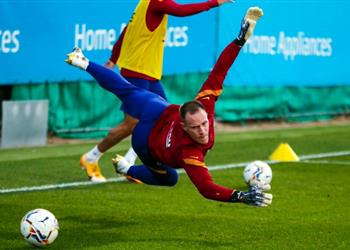 تير شتيجن وأومتيتي يشاركان في تدريبات برشلونة قبل مواجهة ألافيس