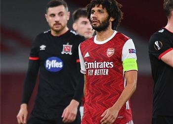 فيديو نيكيتاه يمازح محمد النني بعد ارتدائه شارة قيادة آرسنال