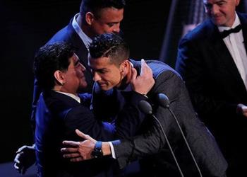 فيديو كريستيانو رونالدو يهنئ مارادونا بعيد ميلاده أنت رقم 1 ولكن بعدي