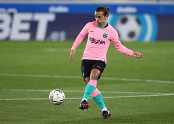 فيديو الفار يلغي هدف جريزمان الثاني في مباراة برشلونة وألافيس