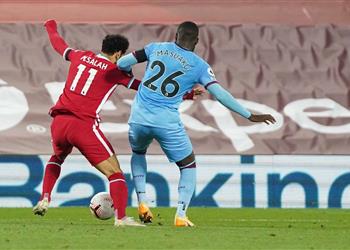 مدافع وست هام ركلة جزاء محمد صلاح غير مستحقة ولكن