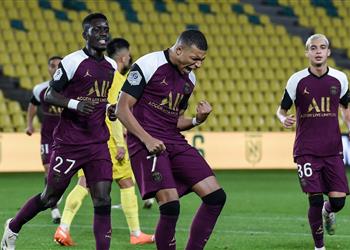 فيديو باريس سان جيرمان يتخطى نانت بثلاثية ويحافظ على صدارة الدوري الفرنسي