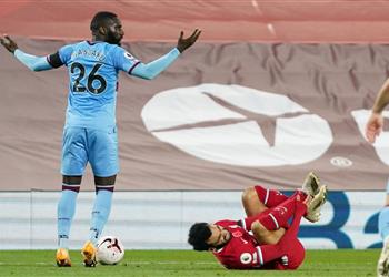 لاعب وست هام السابق يهاجم الحكام توقفوا عن منح ركلات جزاء سهلة لـ محمد صلاح