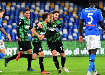 فيديو روما يهزم فيورنتينا ونابولي يسقط أمام ساسولو بثنائية في الدوري الإيطالي