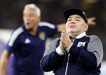 مارادونا يخضع لجراحة عاجلة في المخ