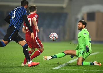 تسديدة رائعة فيديو جوتا يسجل هدف ليفربول الثاني في أتالانتا بدوري الأبطال