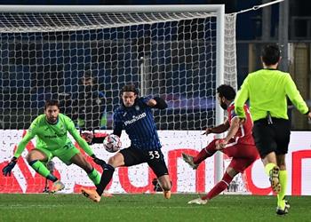 فيديو انطلاقة من وسط الملعب محمد صلاح يسجل هدف ليفربول الثالث أمام أتالانتا