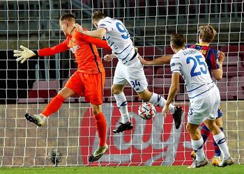 فيديو برشلونة يتصدر مجموعته في دوري أبطال أوروبا بتخطي دينامو كييف في ليلة تألق شتيجن