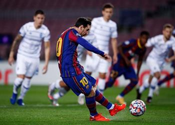 فيديو ميسي يسجل هدف برشلونة الأول أمام دينامو كييف