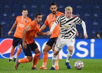 فان دي بيك بعد الخسارة أمام باشاك شهير نحتاج إلى تحسين الأداء وعلينا تحمل المسؤولية