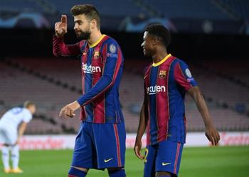 فيديو بيكيه يسجل هدف برشلونة الثاني أمام دينامو كييف