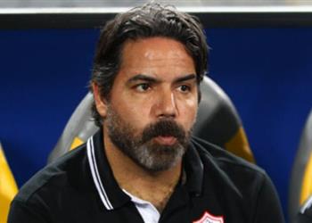 مدحت عبد الهادي لاعب الزمالك نجم الكرة المصرية ونحن الأحق باللقب الإفريقي