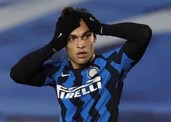 خلاف بين لاوتارو وإنتر ميلان في مفاوضات تجديد عقده وبرشلونة يترقب