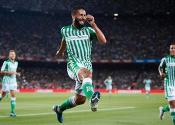 ريال بيتيس يفتقد نبيل فقير أمام برشلونة