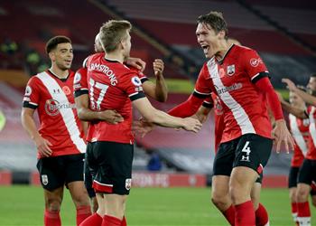 فيديو للمرة الأولى منذ 32 عام ا ساوثهامبتون يتصدر الدوري الإنجليزي