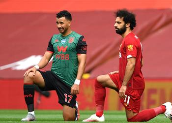 محمد صلاح تريزيجيه كان في قمة سعادته بعد خسارة ليفربول بسباعية أمام أستون فيلا