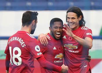 برونو فضلت تمرير الكرة لـ كافاني على تسجيل هاتريك أمام إيفرتون