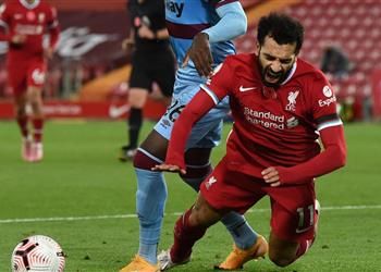 حكم إنجليزي سابق يحلل ركلة جزاء محمد صلاح المثيرة للجدل أمام وست هام