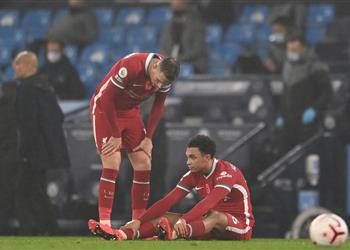 فيديو أرنولد يخرج مصاب ا من مباراة ليفربول ومانشستر سيتي