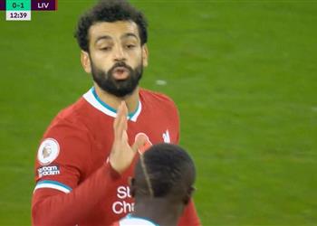 صور خلاف بين محمد صلاح وماني بعد ركلة جزاء ليفربول أمام مانشستر سيتي