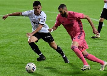 فيديو من صاروخية بنزيما يسجل هدف ريال مدريد الأول أمام فالنسيا