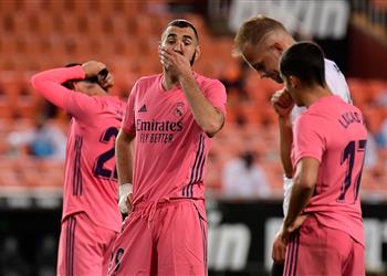 ماركا تتوقع مدة غياب بنزيما عن ريال مدريد بعد إصابته أمام فالنسيا