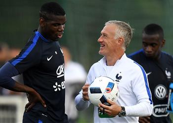 ديشامب بوجبا لا يشعر بالسعادة والراحة في مانشستر يونايتد