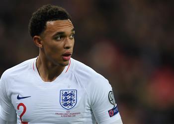 منتخب إنجلترا يستدعي موهبة دورتموند للمرة الأولى ويستبعد أرنولد