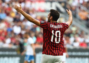 آرسنال ينافس مانشستر يونايتد على بديل أوزيل من ميلان