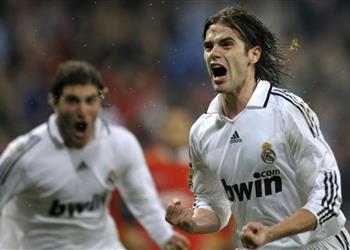 لاعب ريال مدريد السابق يعلن اعتزاله كرة القدم