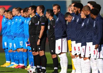 بسبب كورونا مدافع منتخب إنجلترا يغادر المعسكر