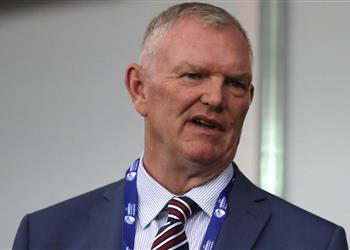 بعد استقالته من رئاسة الاتحاد الإنجليزي كلارك يتنحى عن منصب نائب فيفا