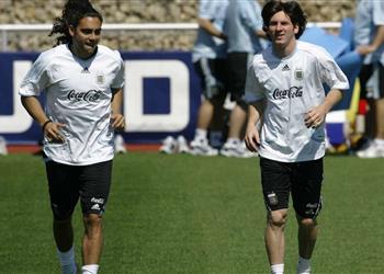 قائد الأرجنتين السابق ميسي عانى من فوضى داخل برشلونة ورد في الملعب