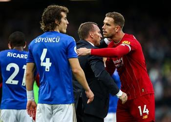 بعد إصابة جوميز مهاجم ليفربول السابق يطالب كلوب بالاستعانة بـ هندرسون كمدافع