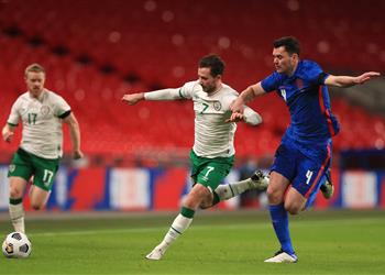 بعد مشاركته أمام إنجلترا إصابة لاعب أيرلندا بـ فيروس كورونا