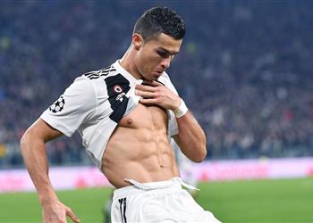 مدربه السابق كريستيانو رونالدو مهووس بكونه الأفضل في التاريخ وسيلعب حتى 41 عام ا