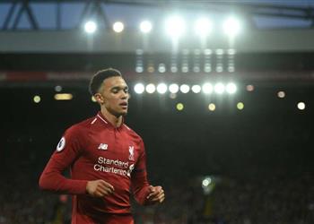 أرنولد يتغنى بـ ميسي لا يمكن توقعه ويلعب كأنه أمام دمى