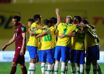 بالفيديو فيرمينو ينقذ البرازيل من مفاجأة فنزويلا وثنائية فيدال تقود تشيلي لعبور بيرو