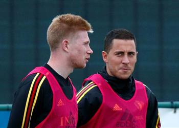 دي بروين ي دافع عن هازارد ما يحدث له عار وسيعود بحال أفضل