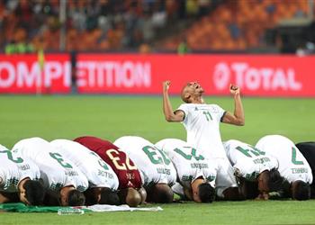 بالفيديو محرز يقود الجزائر للتأهل إلى أمم إفريقيا بعد التعادل مع زيمبابوي