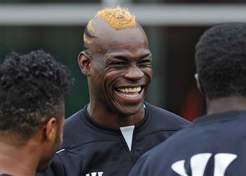 تقارير أمريكية بالوتيلي تلقى عروض ا من الأهلي والزمالك