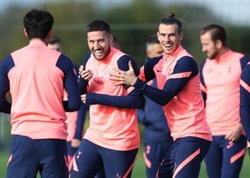 جاريث بيل يشعر بالقلق بعد إصابة زميله في توتنهام بـ كورونا