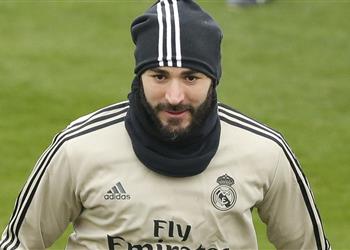 تقارير تكشف موقف بنزيما من المشاركة مع ريال مدريد أمام فياريال