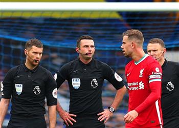 بعد يومين من اختياره استبعاد الحكم ديفيد كوت من مباراة ليفربول وليستر سيتي