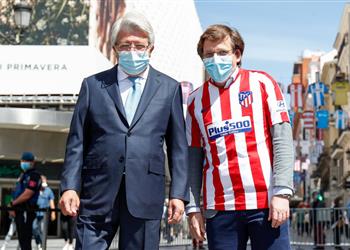 عمدة مدريد أتلتيكو مدريد يملك الإمكانيات للفوز على برشلونة