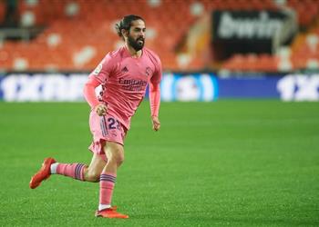 بعد إيفرتون ناد إنجليزي جديد يخطط للتعاقد مع إيسكو