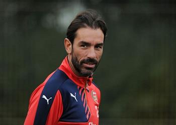 م حترفين تصريحات أسطورة آرسنال النني لاعب عظيم وهذا ما يجعله مميزا