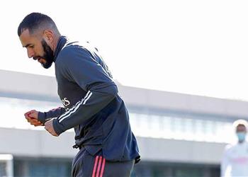 شكوك حول لحاق بنزيما بمباراة إنتر ميلان واختبار هام لـ كاسيميرو وميليتاو